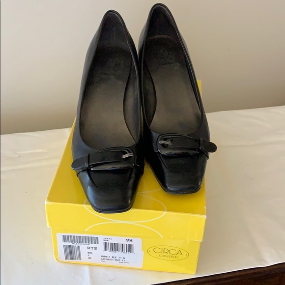 Joan & David Shoes - Circa Joan and David Black pumps! SZ11